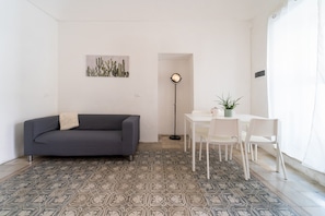 Appartement | Coin séjour | Télévision de 35 pouces avec chaînes numériques