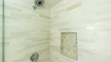 House, Multiple Beds, Patio, Garden View (Shore Beats Work) | Bathroom | Shower, towels