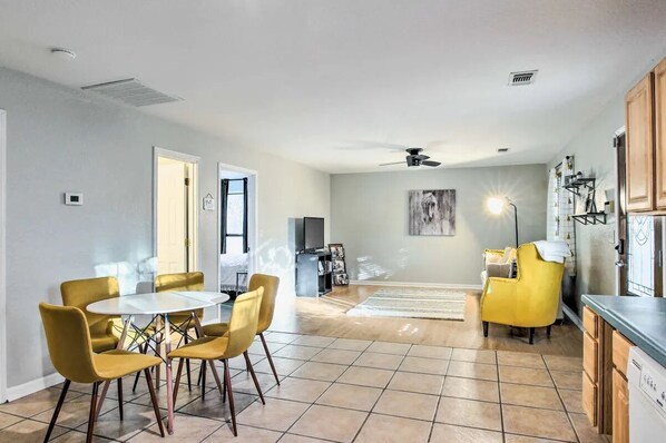 Dining - Hill Country Haven Quiet Guest House on 4 Acres Close to Everything (San Antonio)