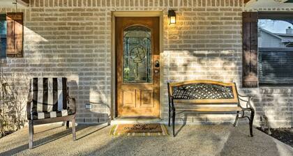 Hill Country Haven Quiet Guest House on 4 Acres Close to Everything