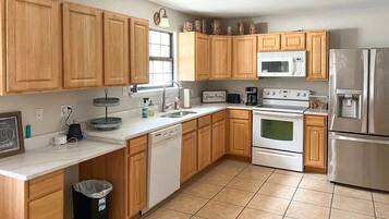 冰箱、微波炉、烤箱、炉灶