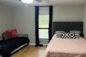 2 bedrooms, travel cot, WiFi, bed sheets