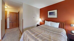 WiFi, bed sheets - Cozy and warm - perfect studio in Allegheny! by RedAwning (Snowshoe)