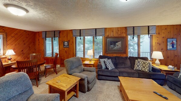 Televisión, chimenea