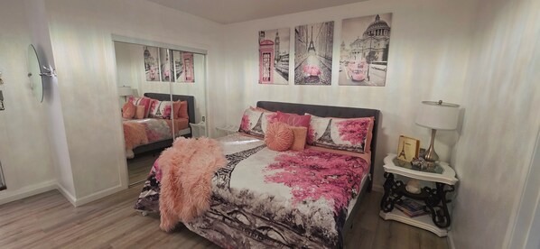 1 dormitorio, tabla de planchar con plancha, wifi y ropa de cama