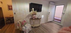 Interior - Cozy studio in delightful Las Vegas with WiFi, AC (Las Vegas)