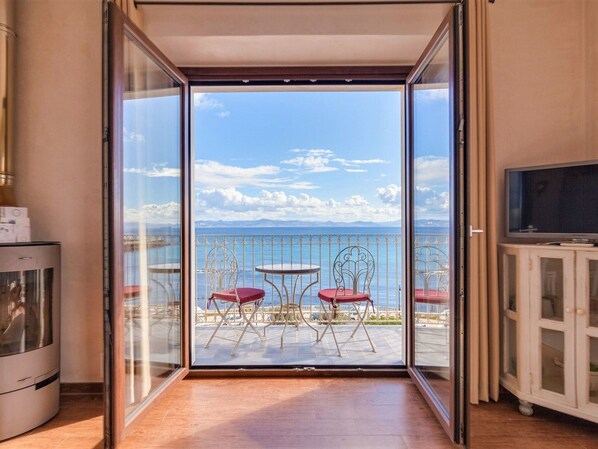 Apartment | Living area - Belvilla by OYO Apartment in Tarifa (Tarifa)