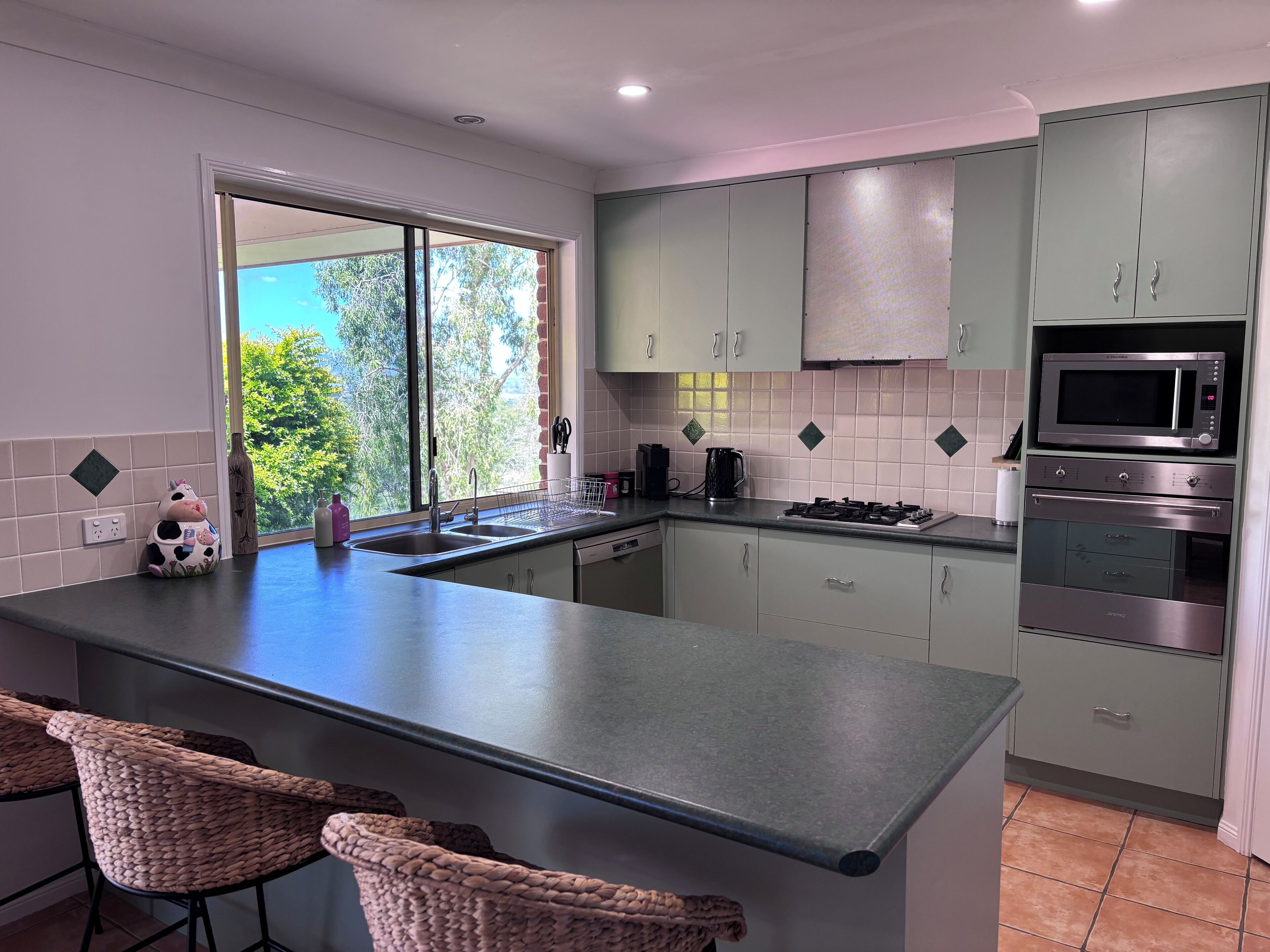 Geladeira, micro-ondas, fogão, cooktop