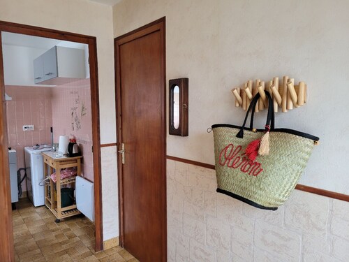 Small, quiet house in La Cotinière, close to shops and ocean.