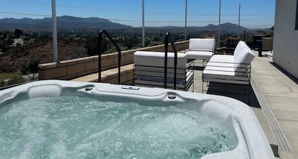 Jacuzzi View Luxury Guest Cottage. Available for Extended Stays at a discount.