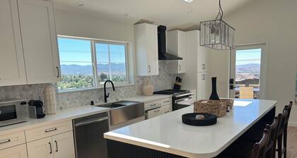 "The Best" Jacuzzi View Private Luxury Guest Cottage-Better than a Room or Suite