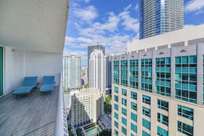 Luxury Condo, 1 Bedroom, Partial Ocean View | Balcony - Modern Condos Available in Brickell (Miami)