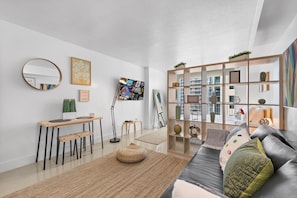 Luxury Studio, 1 Bedroom, City View | Living area - Modern Condos Available in Brickell (Miami)