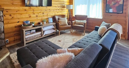 The Woody Cabin in Southern Utah, 39 Mi from Zion.