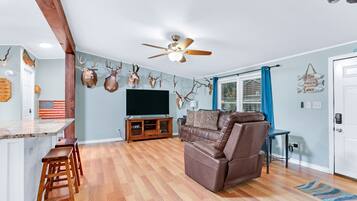 Rumah, Beberapa Tempat Tidur, dapur, pemandangan kebun (Sportsman's Den) | Area keluarga