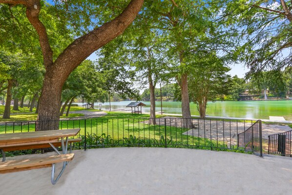 Khuôn viên nơi lưu trú