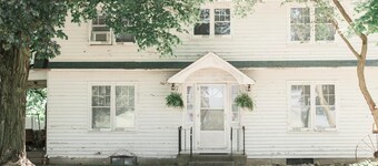Superb 5-bedroom farmhouse in Goshen with WiFi, AC