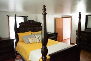 5 bedrooms, iron/ironing board, WiFi, bed sheets