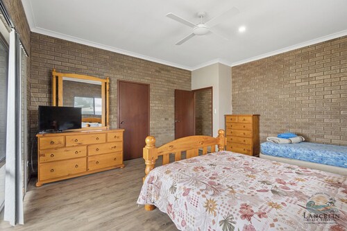 Sandcastle: 6x2 home with stunning views of both the ocean and the sand dunes 