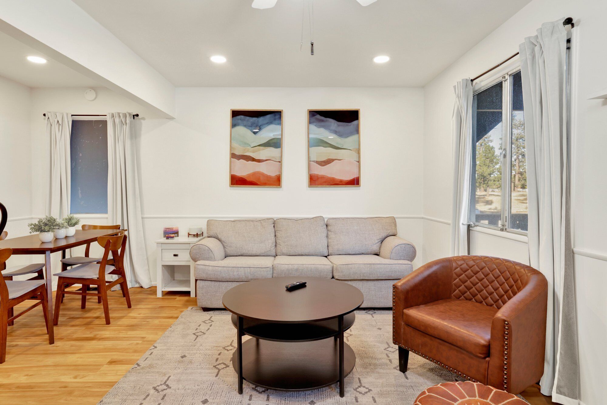 Cabaña, varias camas, patio, vista a la montaña (2505) | Área de sala de estar