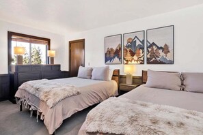 客房, 多张床, 露台, 山景 (2500) | 13 多间卧室、特色装修、特色家居、床单