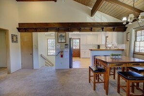 キャビン ベッド (複数台) パティオ マウンテンビュー (2503) | 内装