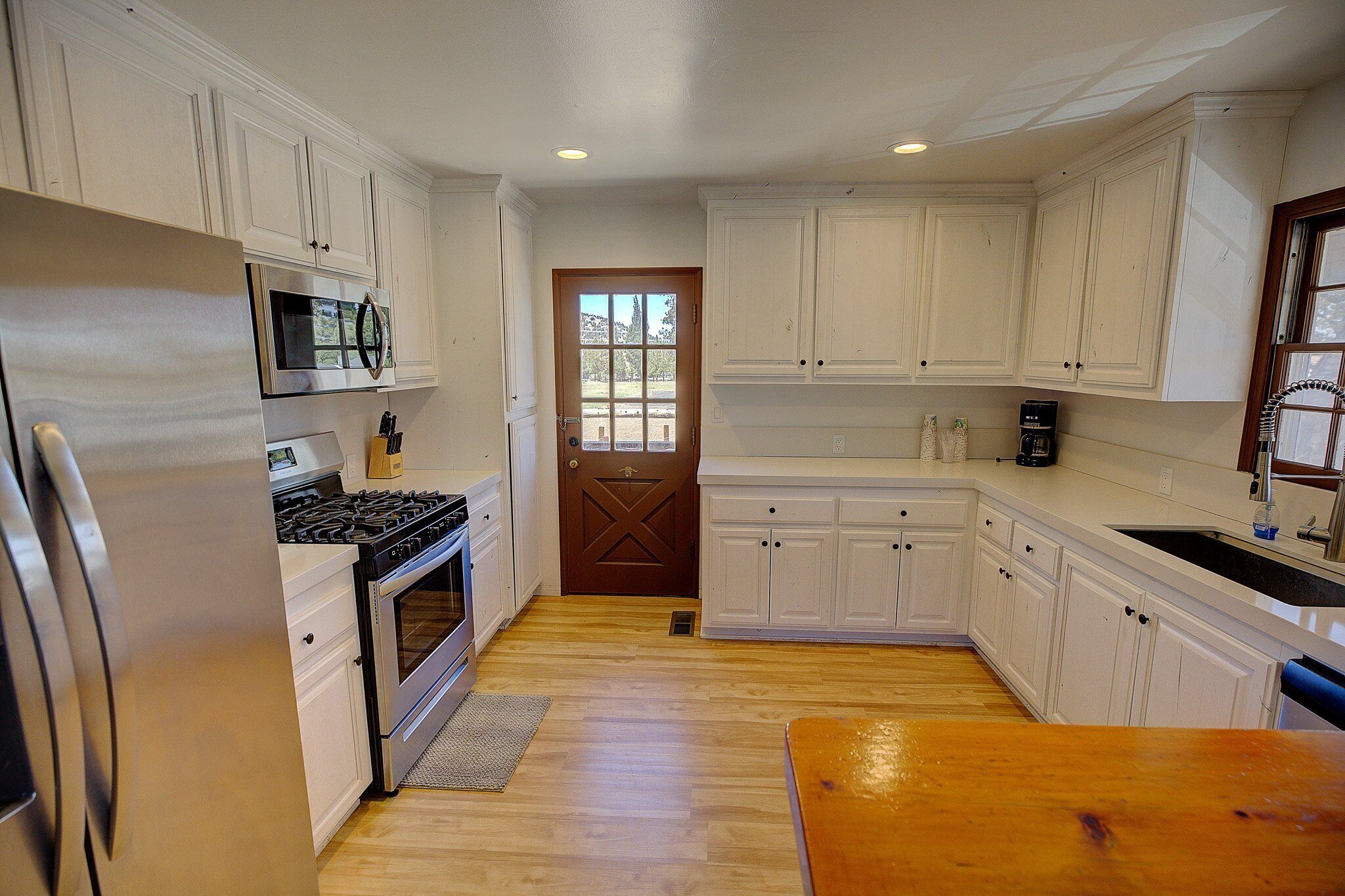 Cabaña, varias camas, patio, vista a la montaña (2503) | Cocina privada | Cafetera y tetera 