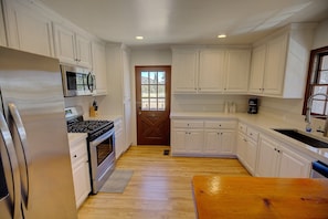 Cabin, Multiple Beds, Patio, Mountain View (2503) | Private kitchen