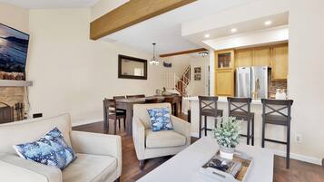 獨棟房屋, 多張床, 熱水浴缸, 山景 | 起居區