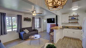 Room, Multiple Beds, Patio, Mountain View (2504) | Living area