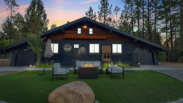 تناول الطعام بالخارج