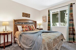 Cabaña, varias camas, hidromasaje, vista a la montaña | 2 habitaciones, decoración personalizada y muebles diferentes 