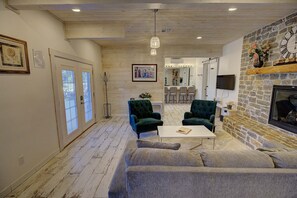 Cabin, Multiple Beds, Patio, Mountain View (2502) | Living area
