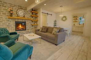 Cabin, Multiple Beds, Patio, Mountain View (2502) | Living area