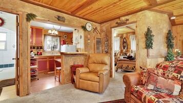 Cabin, Multiple Beds, Patio, Mountain View | Living area | Fireplace