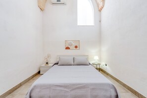 2 chambres, fer et planche à repasser, draps fournis