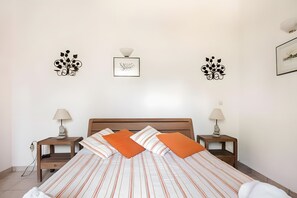 1 室のベッドルーム、アイロン / アイロン台、WiFi (無料)、ベッドシーツ