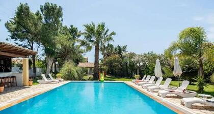 Apartment 'Iris One-Bedroom Bungalow' with Shared Pool, Wi-Fi and Air Conditioning