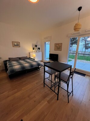 1 soverom, skrivebord, strykejern/-brett og wi-fi (inkludert)