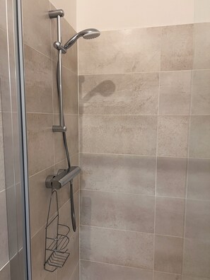 Hair dryer, towels, soap, toilet paper - New studio 100m from the metro (Asnières-sur-Seine)