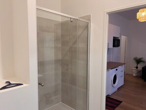 Hårføner, håndklær, såpe og toalettpapir