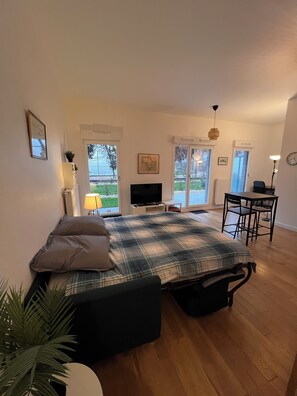 1 soverom, skrivebord, strykejern/-brett og wi-fi (inkludert)