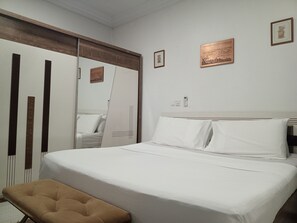 2 多间卧室、熨斗/熨衣板、收费 WiFi、床单