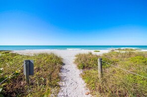 Beach nearby, sun loungers, beach towels