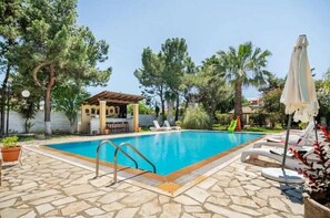 Pool - Apartment 'Niovi One-Bedroom Bungalow - Split' with Shared Pool, Wi-Fi and Air Conditioning (Corfu)