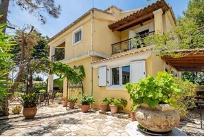 Exterior - Apartment 'Niovi One-Bedroom Bungalow - Split' with Shared Pool, Wi-Fi and Air Conditioning (Corfu)