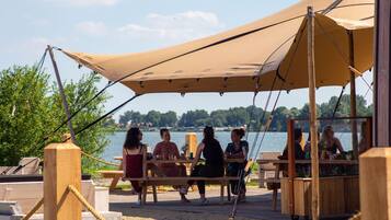 Chalet | Tempat makan outdoor