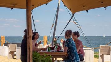 Chalet | Tempat makan outdoor