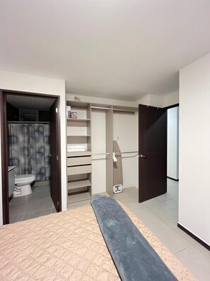 3 chambres, fer et planche à repasser, Wi-Fi, draps fournis