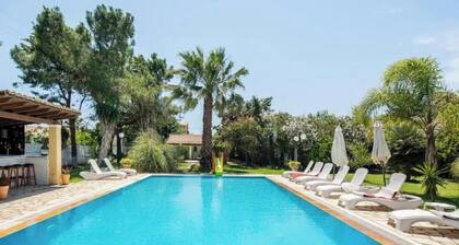 Appartement 'Kassandra Two-Bedroom Bungalow Pool' avec piscine partagée, Wi-Fi et climatisation